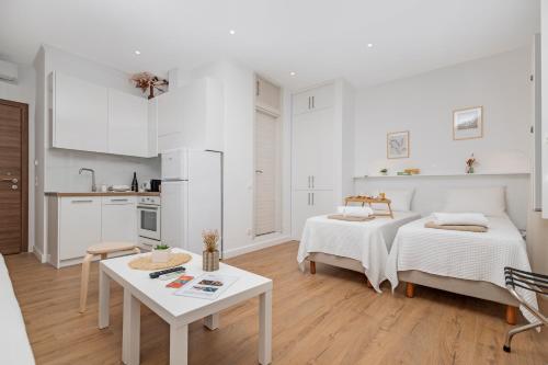 Adagio 1- Studio, Old Town