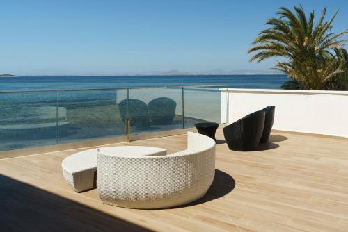 a table and chairs on a balcony with a view of the ocean at AluaSun Doblemar in La Manga del Mar Menor