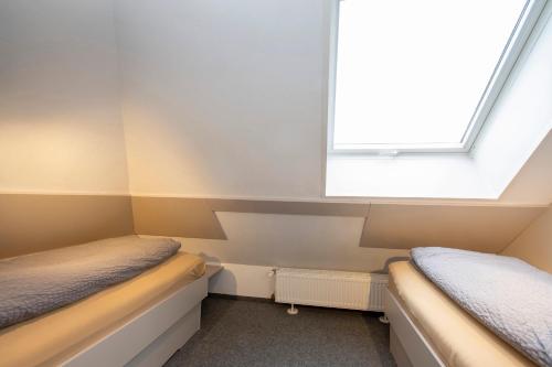 Un pat sau paturi într-o cameră la Kettelhack Appartement -K4b- im KETTELHACK