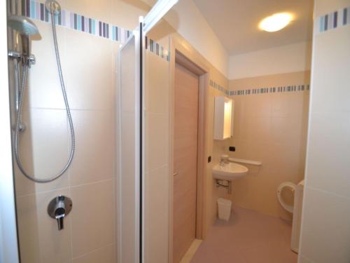 Ένα μπάνιο στο Newly built flat in the heart of Rosolina Mare