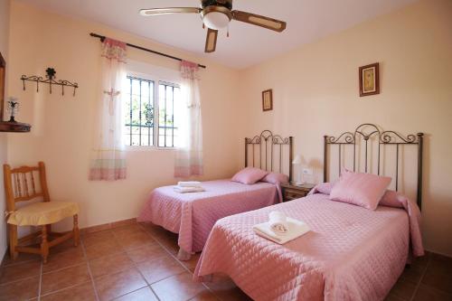 Posteľ alebo postele v izbe v ubytovaní Villa Conchi by Spainsunrentals 1091