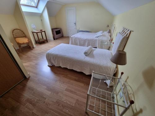 a bedroom with two beds and a lamp in it at Amazonite - 6 à 8 couchages in Archigny