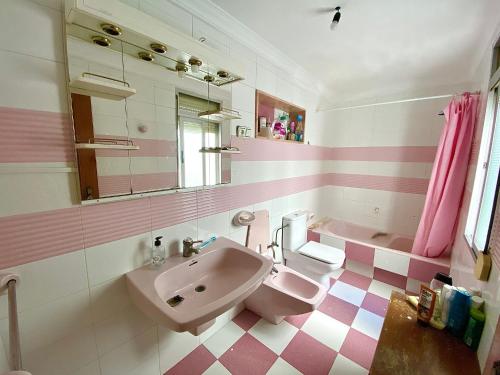 Fotografia z galérie ubytovania bigger flat ideal for family near beach center and city of science v destinácii Valencia