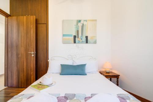 เตียงในห้องที่ Villa Emily
