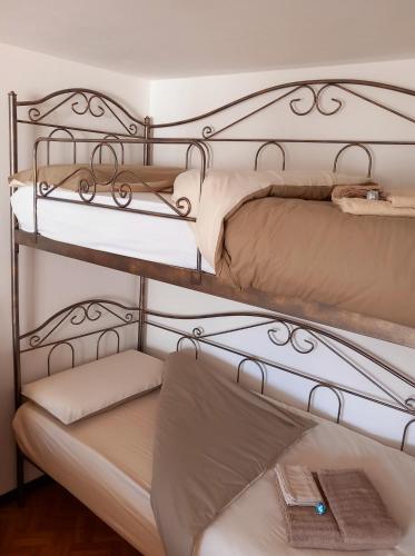 a couple of bunk beds in a room at Cjasa da Puci in Ovaro