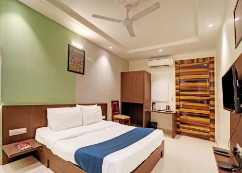 a hotel room with a bed and a kitchen at Hotel Mystic Inn in Jaipur