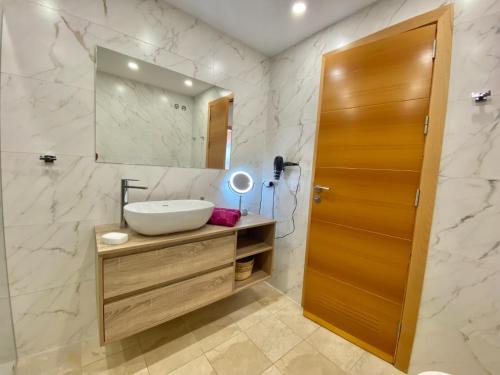 Un baño de BLUE DIAMOND luxury apartment with amazing seaview in Costa Adeje