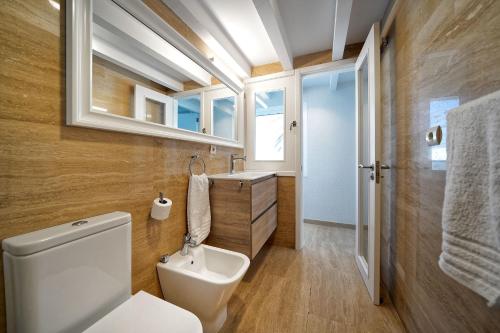 a bathroom with a toilet and a sink at Maspalomas Beach Point in San Bartolomé de Tirajana