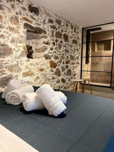Postel nebo postele na pokoji v ubytování Luxury Villa Nipiditos est 1912