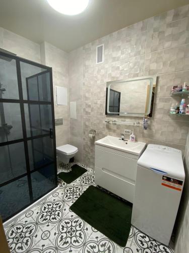 a bathroom with a sink and a mirror at APARTMENT PREMIUM VIP in Berdychiv