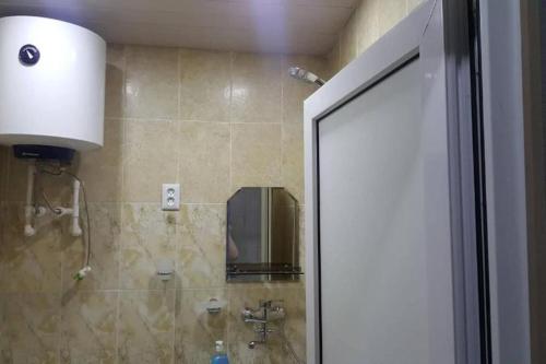Ένα μπάνιο στο Mtis Kheoba Apartment