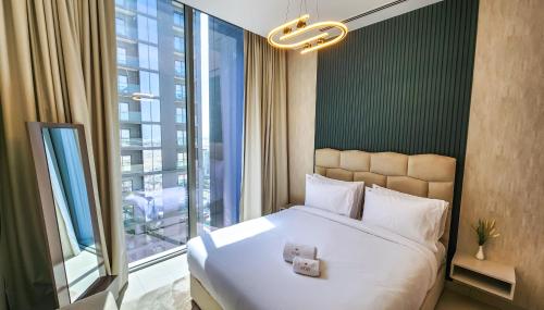 STAY BY LATINEM Luxury 2BR Holiday Home CVR B2208 near Burj Khalifa