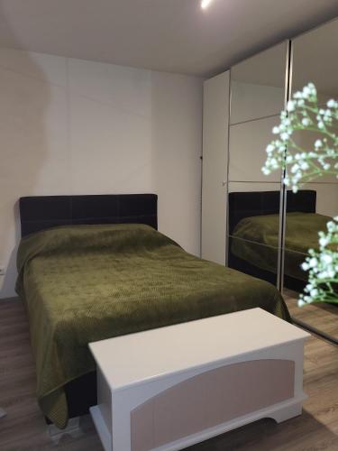 a bedroom with a bed and a white table at Haus für vier, kinderfreundlich! in Steinhagen