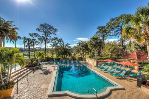 una imagen de una piscina en un complejo en Mission Resort and Club, en Howey in the Hills