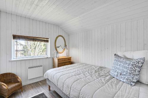 Ένα ή περισσότερα κρεβάτια σε δωμάτιο στο Holiday Home Within Walking Distance To The Water