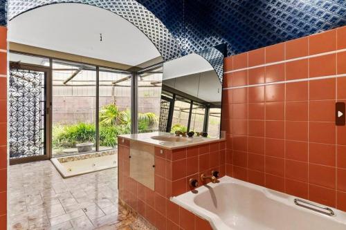 Ένα μπάνιο στο Home Offers Stunning views