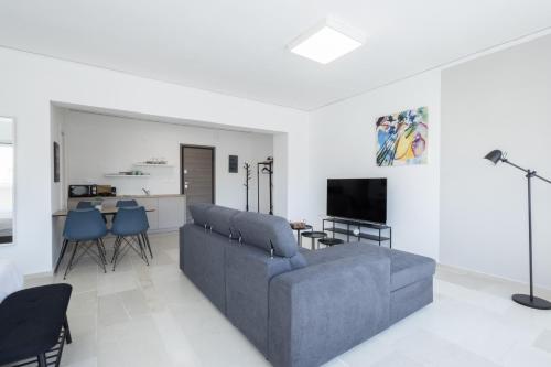 Hip And Fun Apt B