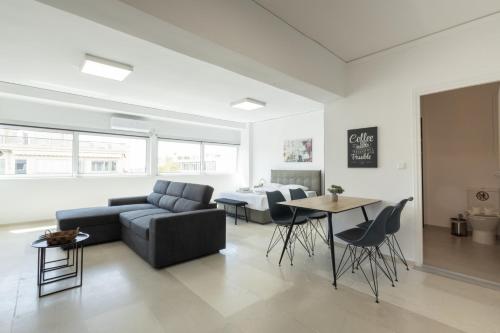 Hip And Fun Apt B