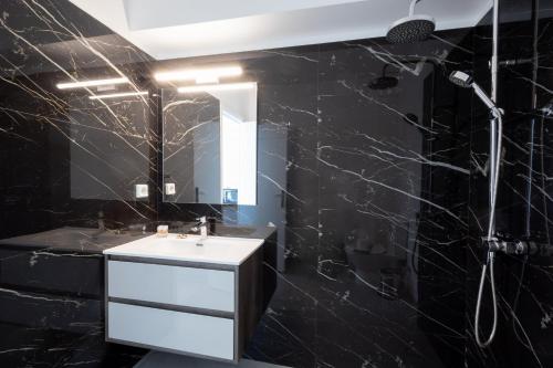 Hip And Fun Apt B