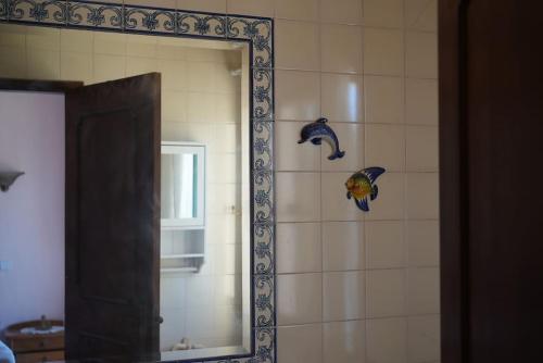 Spacious Portuguese flat with pool next to beach
