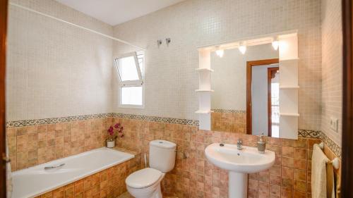 Kúpeľňa v ubytovaní Villa ManuelG Nerja by Ruralidays