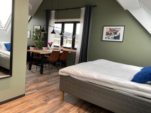 Ένα ή περισσότερα κρεβάτια σε δωμάτιο στο Magnolia House Sollentuna