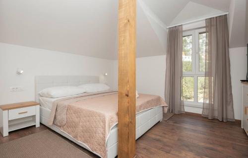 Posteľ alebo postele v izbe v ubytovaní Ala da-apartman sa bazenom