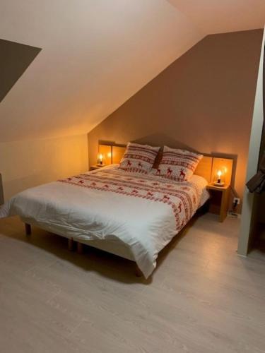 a bedroom with a bed with two lamps on it at Le Nivelet - Duplex aux pieds des pistes toute l'année in La Féclaz