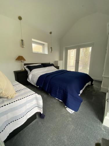 a bedroom with two beds with blue and white sheets at New purpose built holiday lodge in Scorton