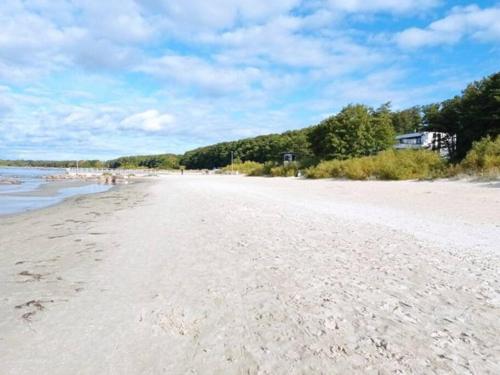 a view of the beach from the shoreline at Apartment in Viimsi in Haabneeme