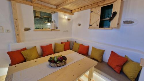 Χώρος καθιστικού στο Mythical Luxury Apartment
