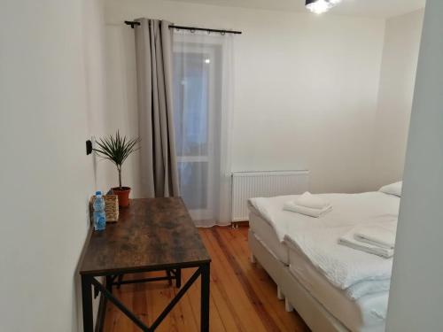 Ein Bett oder Betten in einem Zimmer der Unterkunft Na Wyraju