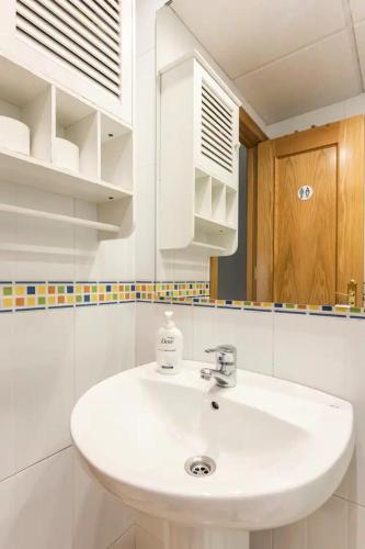 Un baño de LUNAROOM Center & Quiet Guesthouse