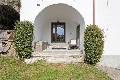 an entrance to a white house with a black door at Cà Gianca in Riccò del Golfo di Spezia