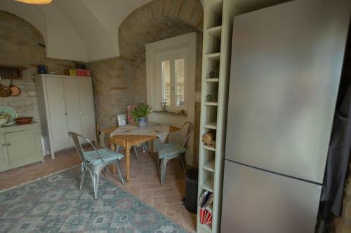 Kuchyň nebo kuchyňský kout v ubytování Villa Del Martello Piemonte with pool!