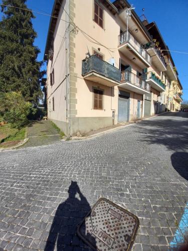 a shadow of a suitcase on a street in front of a building at Casina Vitantonio Valmontone in Valmontone