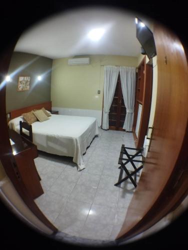 Ένα ή περισσότερα κρεβάτια σε δωμάτιο στο HOTEL MIRAMAR