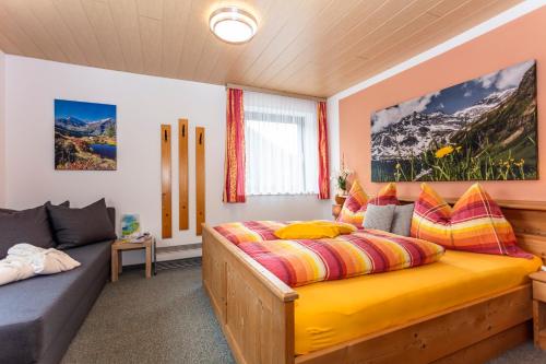 Postel nebo postele na pokoji v ubytování Frühstücks- Pension Sonnblickhof inklusive SommerCard