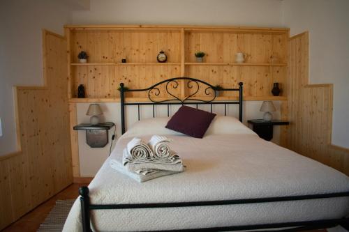 a bedroom with a large bed with wooden walls at Casa da Eira in Bordeiro