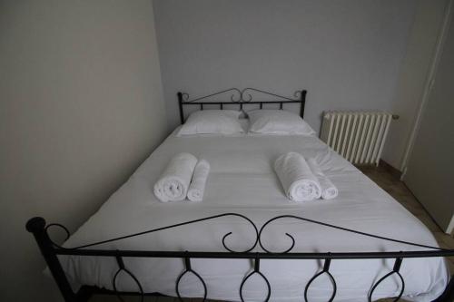 Postel nebo postele na pokoji v ubytování Joli T3 rénové / Wifi / Grand parking