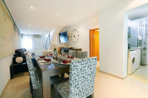 a kitchen and dining room with a table and chairs at RNET - Port Estrella 31 - Roses Costa Brava in Roses