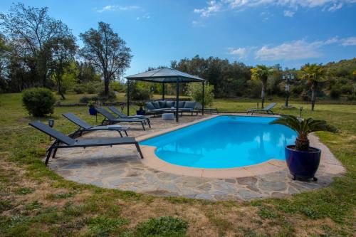 Afbeelding uit fotogalerij van Villa Catalpa avec piscine in Le Muy