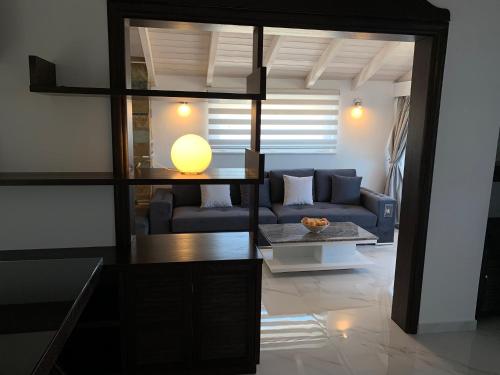 Posezení v ubytování LIVAS Almyri seafront flat