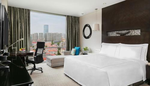 Zona de estar de InterContinental Qingdao by IHG l Inside the Olympic Sailing Center l May Fourth Square