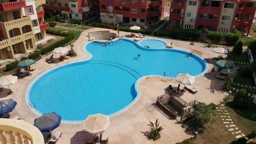 Bazén v ubytování 2 Bedroom Apartment with pool view nebo v jeho okolí