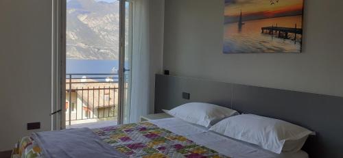 a bedroom with a bed and a window with a view at APPARTAMENTO LECCINO in Malcesine