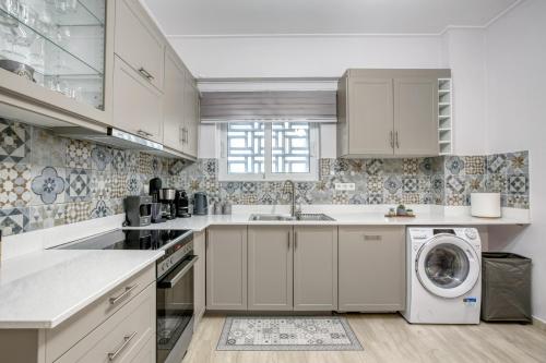 Elaia Luxury Selections Sapphire
