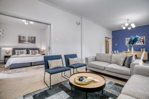 Elaia Luxury Selections Sapphire