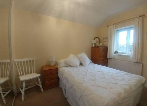Postel nebo postele na pokoji v ubytování The Hidden Nest - 3 Bedroom Family Home in Denbigh