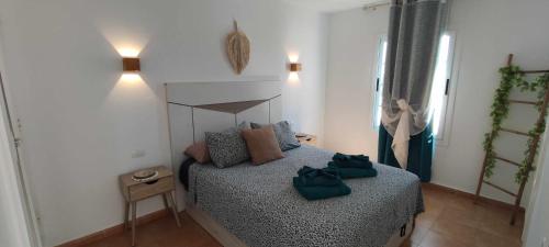 a small bedroom with a bed in a room at Gibshouses Rosa in Puerto del Carmen